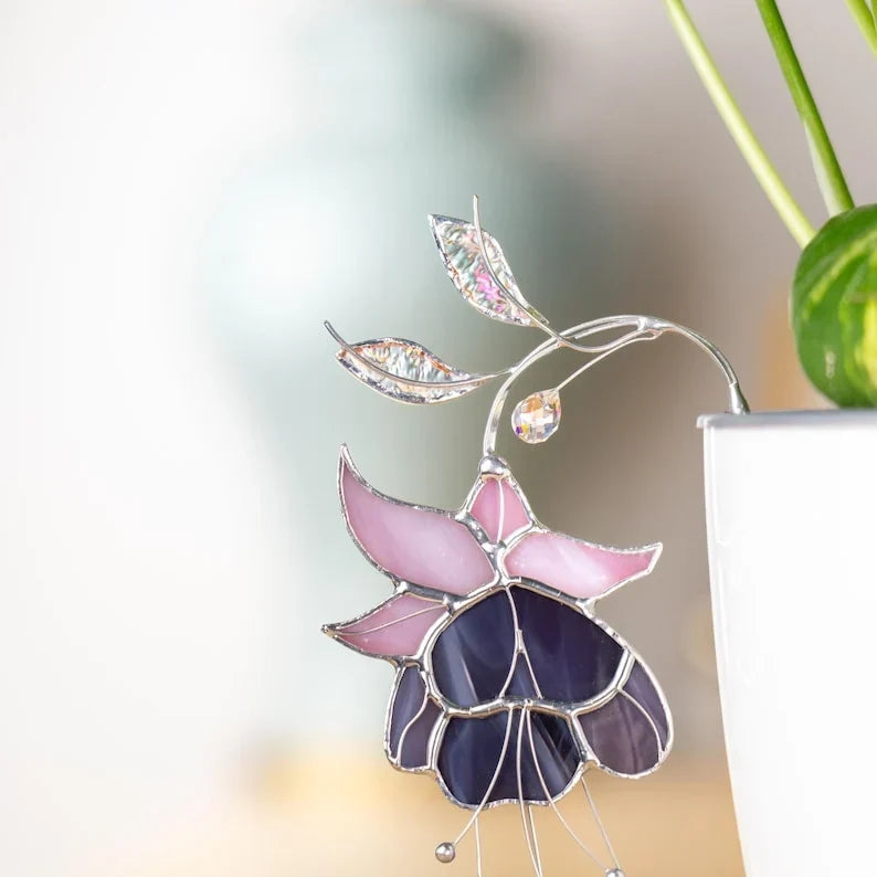 Atrapasueños de fucsia hecho a mano, adorno de vitral para plantas con cristales