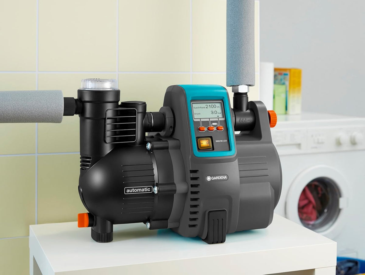 Gardena Comfort Hauswasserautomat 5000/5E LCD: bomba de agua doméstica con pantalla LC, ahorro de energía, caudal de 5000 l/h, motor de 1300 W con interruptor térmico de seguridad, protección contra funcionamiento en seco (1759-20)