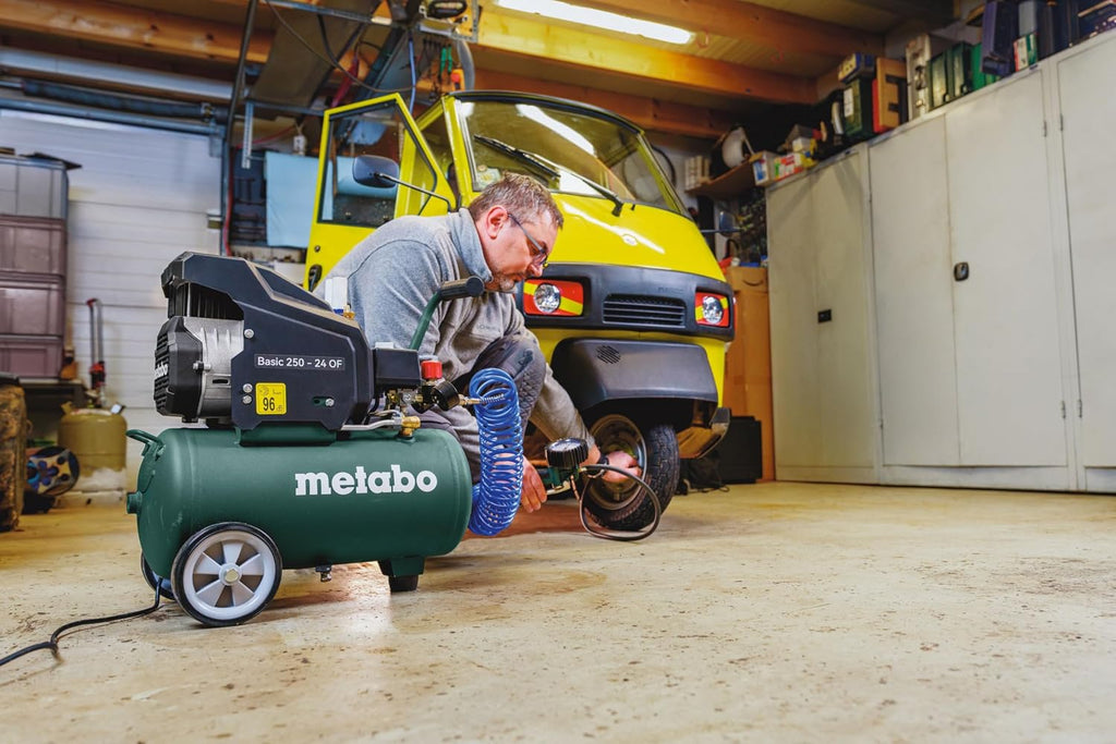 Compresor Metabo Basic 250-24 OF - 120 l/min de capacidad de llenado, 24 l de capacidad de depósito, compresor de aire comprimido móvil de 8 bar, 240 l/min de capacidad de aspiración, 1,5 kW - bajo mantenimiento y sin aceite, para taller y bricolaje