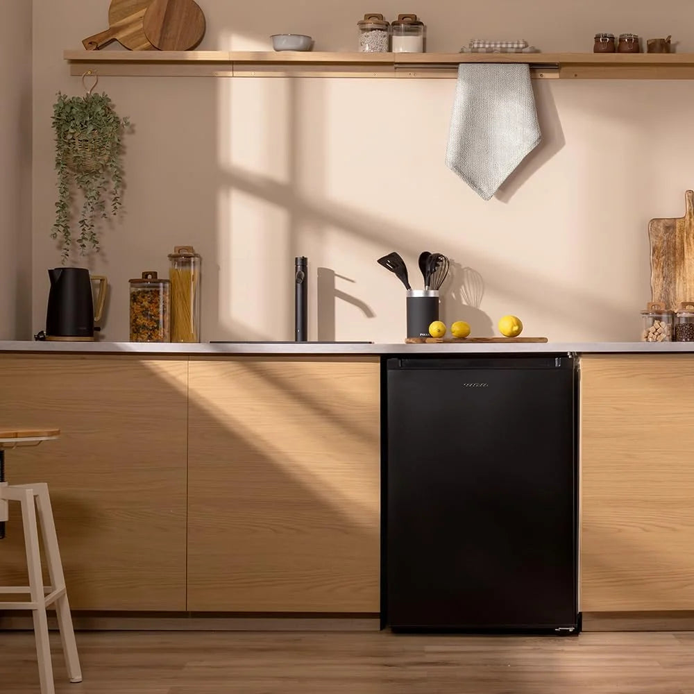 Cecotec Zamrażarka Szafa 97 L Bolero CoolMarket TF 97 Czarna. Klasa energetyczna E, Kompaktowa konstrukcja, Drzwi odwracalne, 3 szuflady, Wymiary 55,1 x 57,5 x 83,5 cm, Kolor czarny