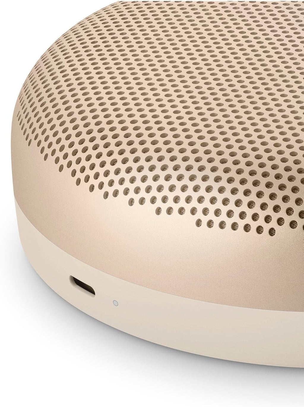 Bang & Olufsen Beosound A1 (2.ª gen.) – Altavoz Bluetooth portátil inalámbrico, resistente al agua IP67, sonido 360 grados, asistente de voz Alexa y manos libres, 18 horas de batería - Black Anthracite