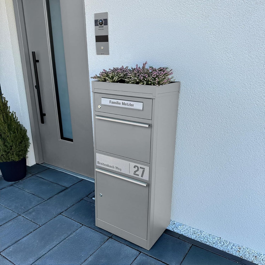 Buzón y casillero para paquetes Metzler, acero inoxidable y sólido, casillero para paquetes exterior grande XXL, buzón de pie moderno, caja para paquetes, buzón de correos en RAL 9007 aluminio gris con grabado de nombre, modelo Bispo 2