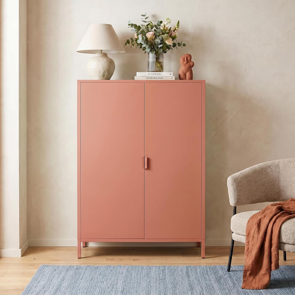 Cómoda de metal Ituri skølm – Armario de metal con 3 estantes ajustables – Aparador de salón color terracota – Armario de almacenamiento de acero – Mueble alto de diseño industrial – Armario de oficina/recibidor