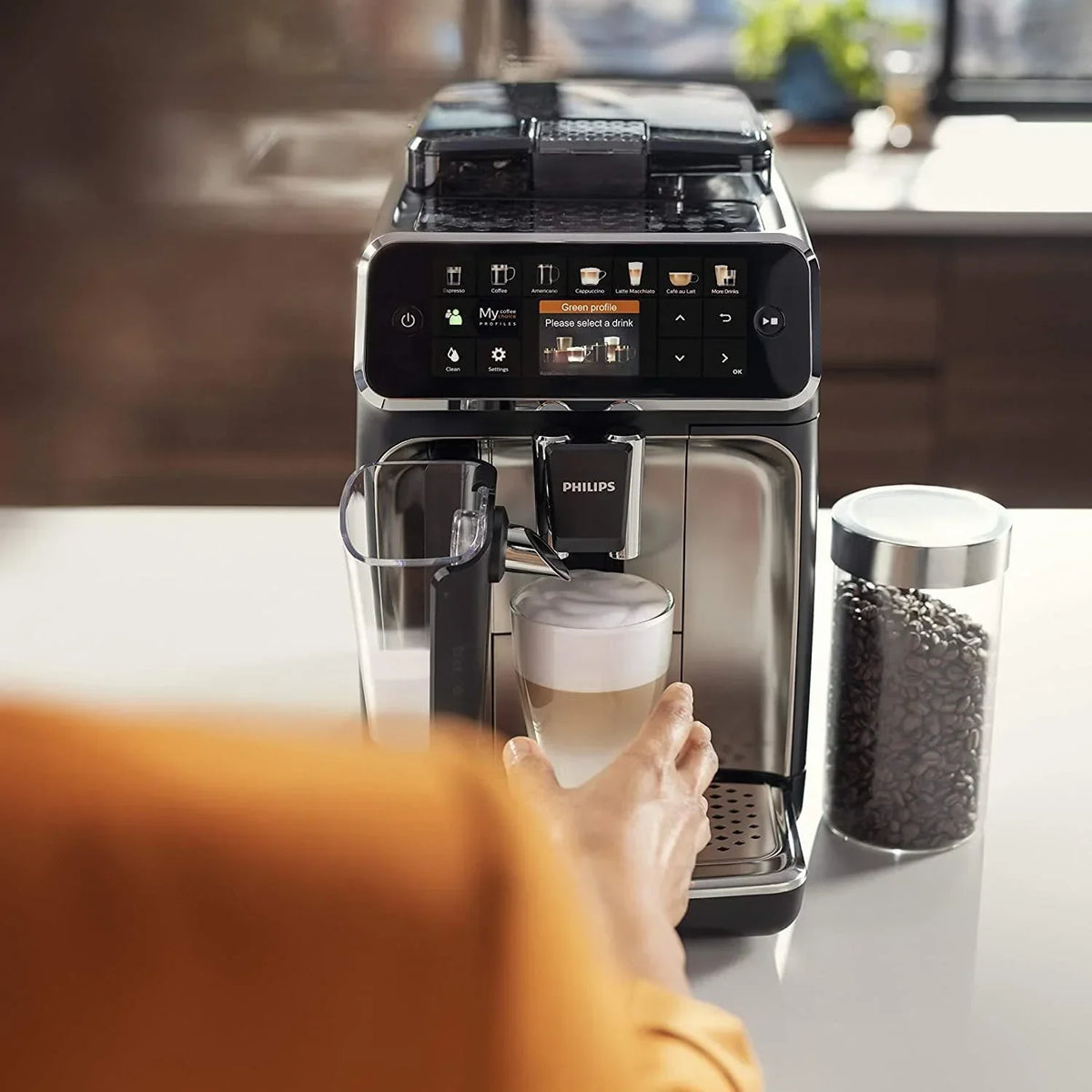 Cafetera superautomática Philips Serie 5400 – Sistema de leche LatteGo, 12 especialidades de café, pantalla intuitiva, 4 perfiles de usuario, cromo (EP5447/90)