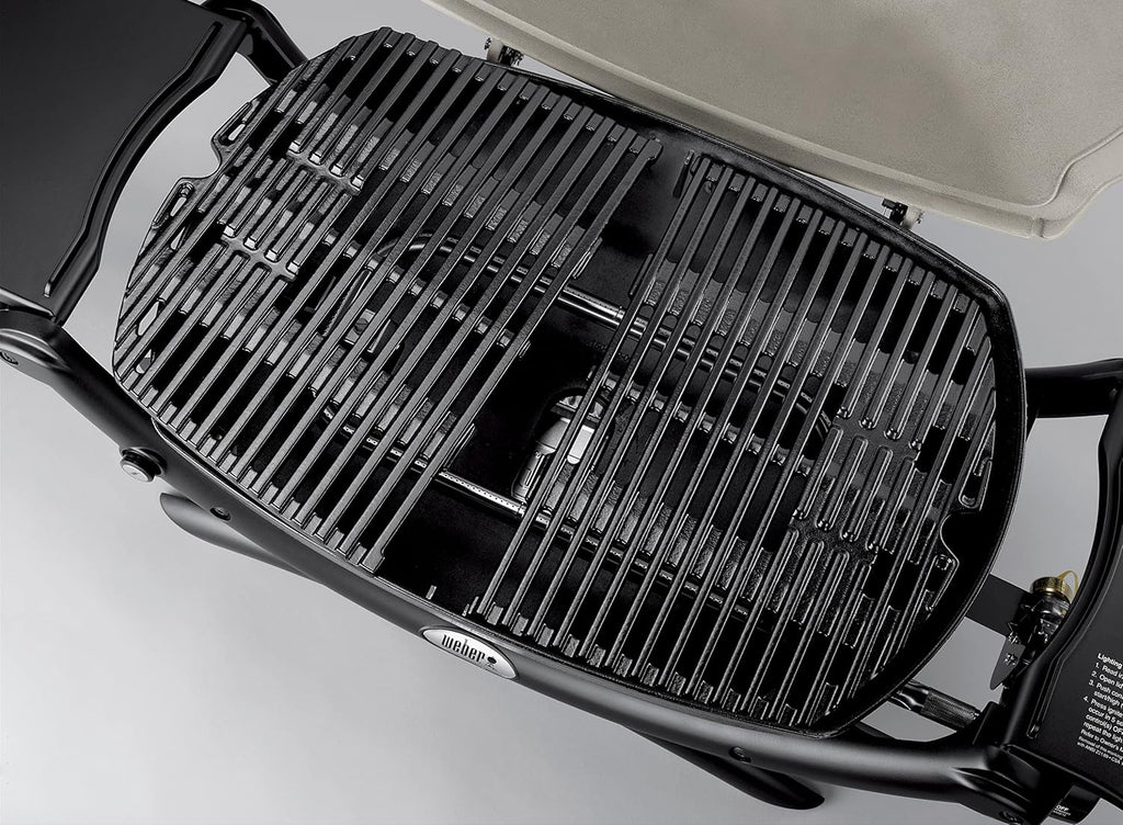 Barbacoa de gas Weber Q2000, superficie de cocción de 54 x 39 cm, barbacoa portátil, 1 quemador, con mesas laterales plegables, parrilla de hierro fundido vitrificado dividida en 2 partes - Titanio (53060079)