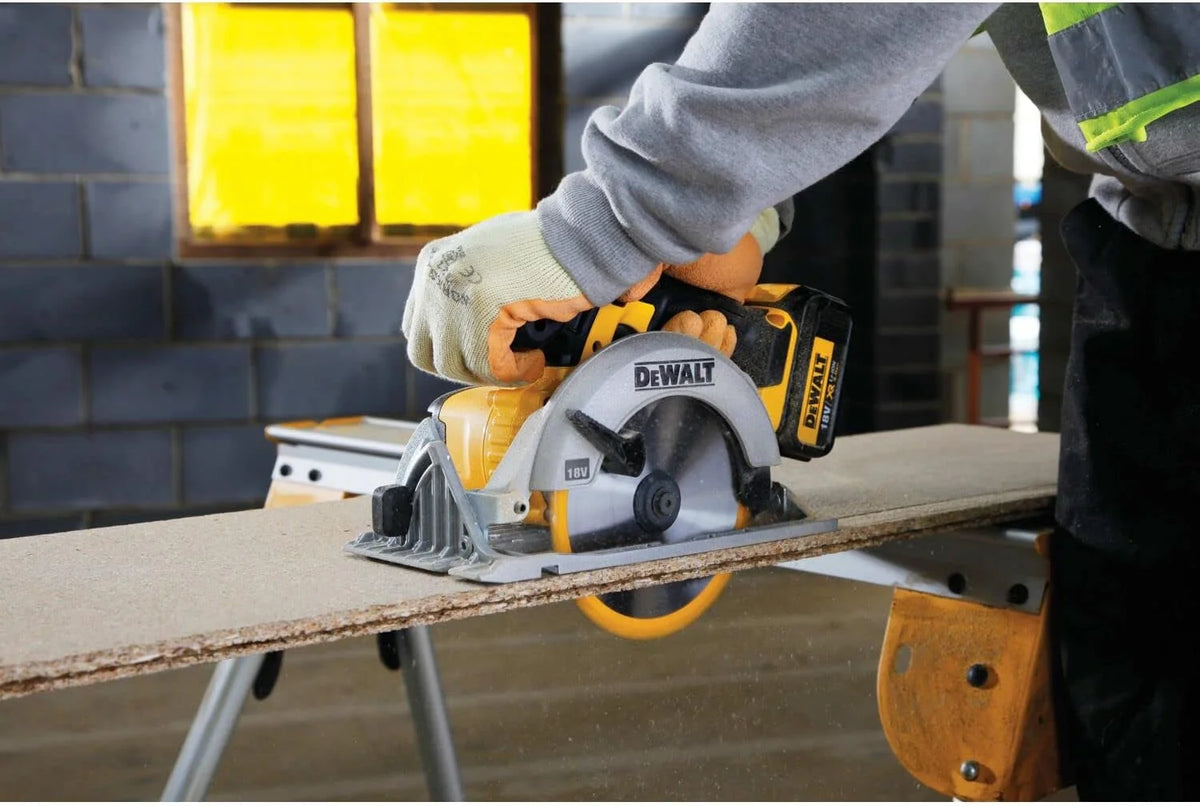 DEWALT Solidny Piła circular xr 18v ø165mm i 55mm prof. bez ładowarka/akumulator dla profesjonalistów i majsterkowiczów do pracy profesjonalnej 18v 55mm