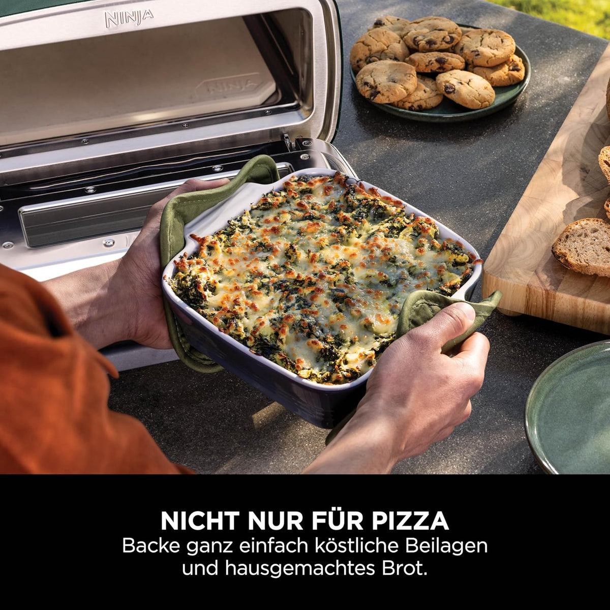 Horno de pizza para exteriores y freidora de aire Ninja Artisan, 4 funciones, tabla de servir, cortador de pizza, piedra para pizza de 30 cm, pala para pizza, bandeja para hornear y cesta para freidora de aire, verde MO201AMZEU