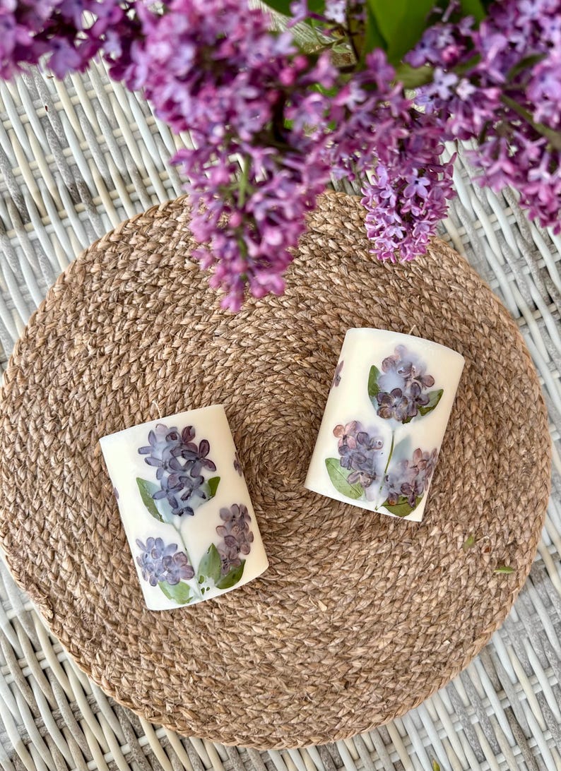Vela de soja con flores de lila naturales, cera de soja, mecha de algodón, 9 x 7,5 cm