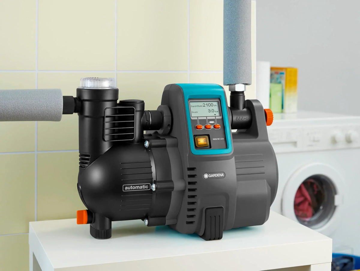 Bomba automática de agua para casa Gardena Comfort 5000/5E LCD, ahorro de energía, 5000 l/h, motor de 1300 W, protección térmica, protección contra funcionamiento en seco